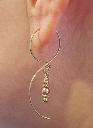 Shop Gorgeous Green Peridot 18K Gold Stud Earring Online | Gehna